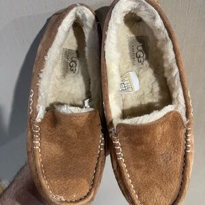 UGG Women’s Sz 7  Brown, Leather Cozy Slippers